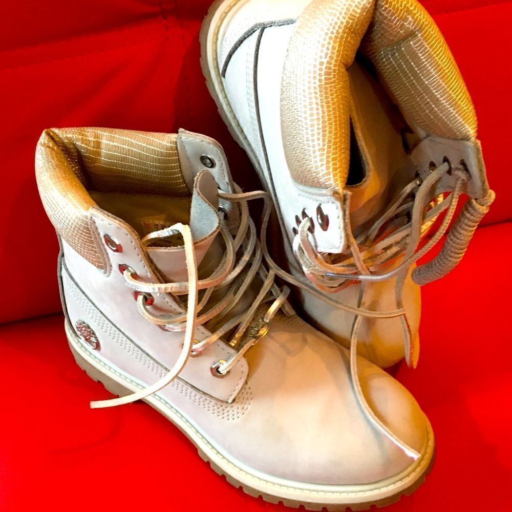 NWOT Women’s Timberland Limited Edition Boots